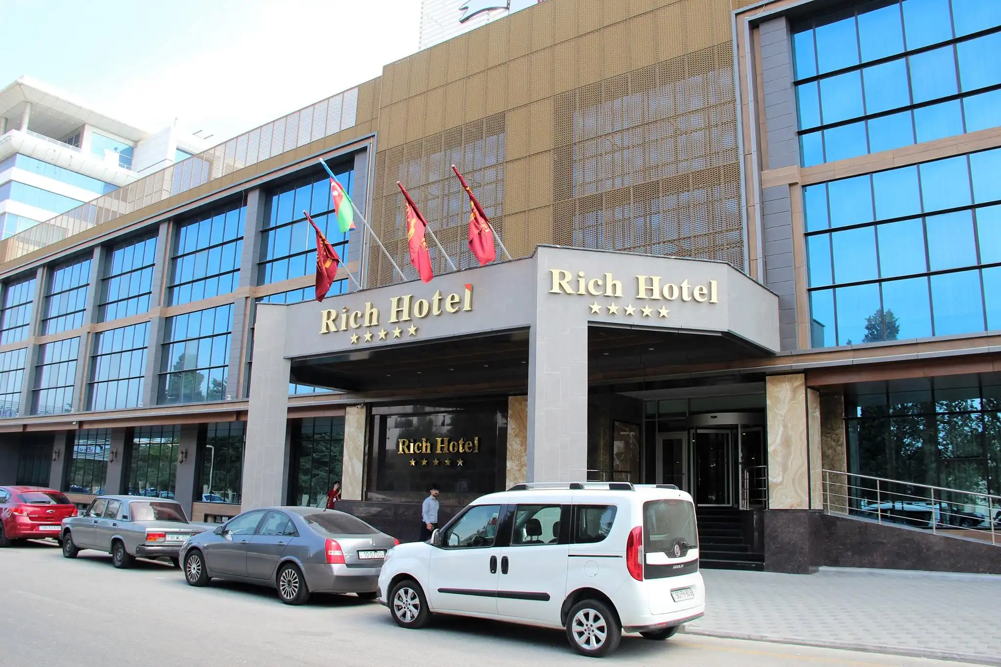 rich-hotel-82.webp
